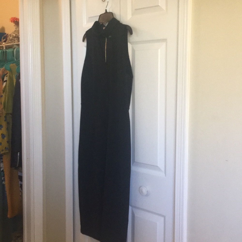 Black V- shape Keyhole Ivanka Trump dress.